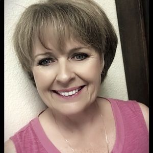 Meet your Posher, Carla